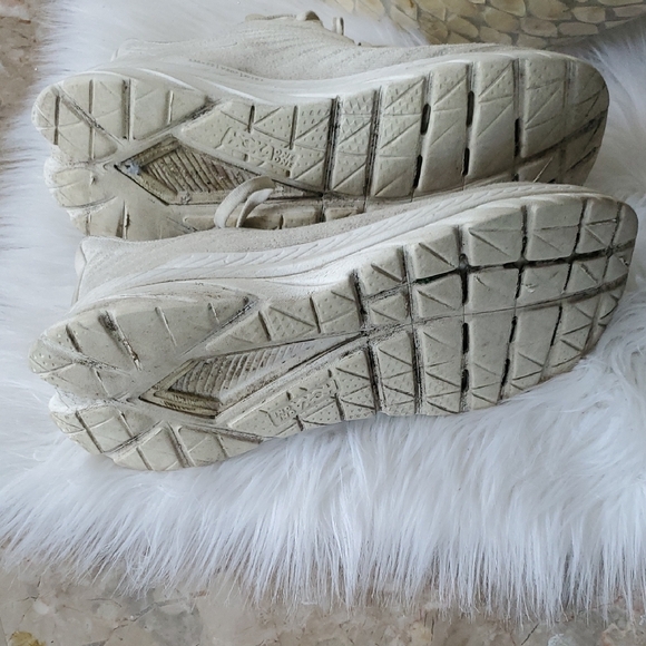 Hoka One One Mach5 Cream Athletic Shoes Lightweight Breathable Cushioned Sz 8.5B - Picture 7 of 11